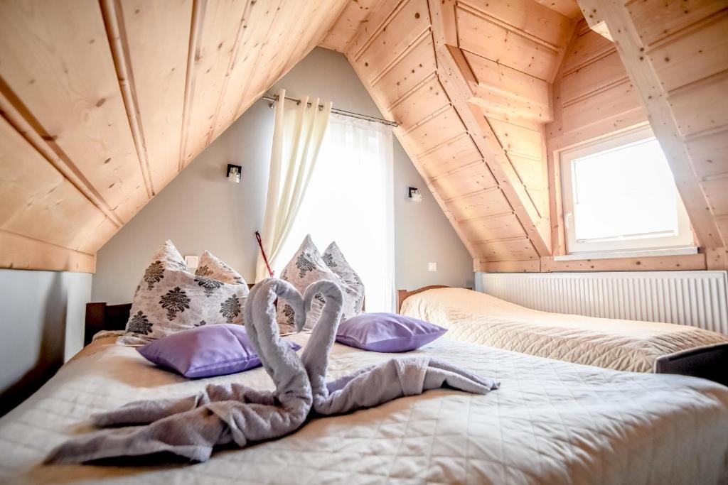Postel nebo postele na pokoji v ubytování Kukucówka Zakopane