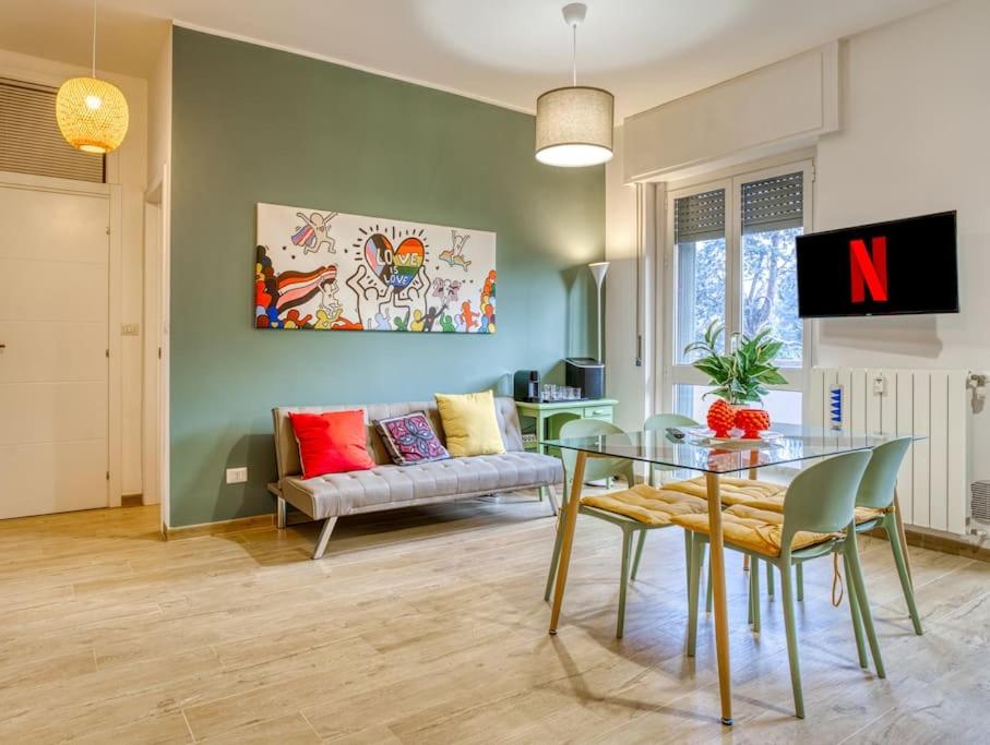 TV a/nebo společenská místnost v ubytování Milano POP Connection