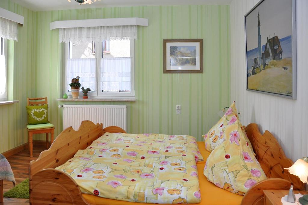 En eller flere senge i et værelse på Haus Martin
