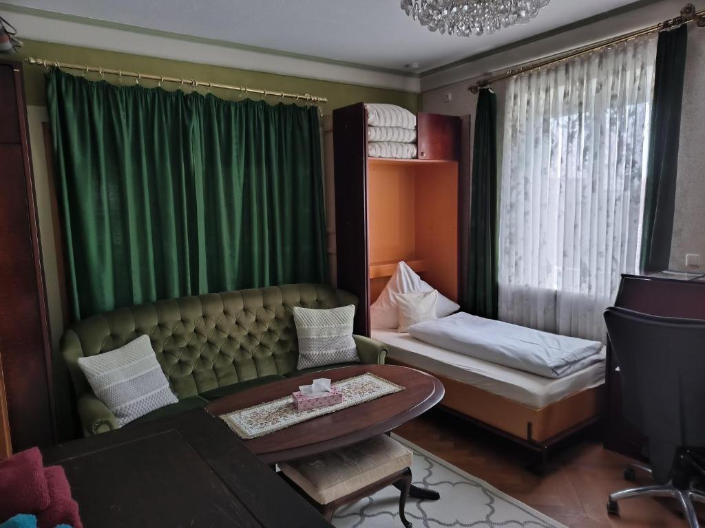 Pension Haus Gertrud - Habitación Triple Con Baño Compartido