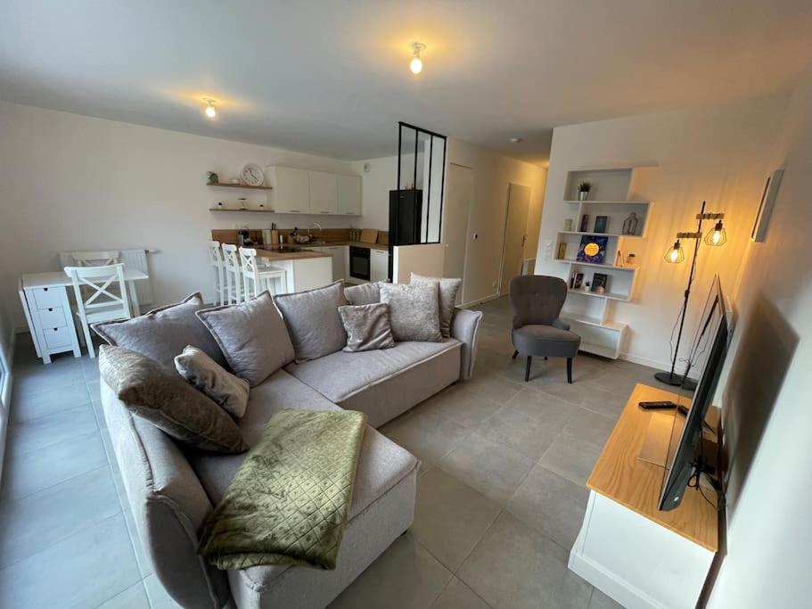 Kuchyň nebo kuchyňský kout v ubytování Freesia, Maison neuve avec jardin et garage