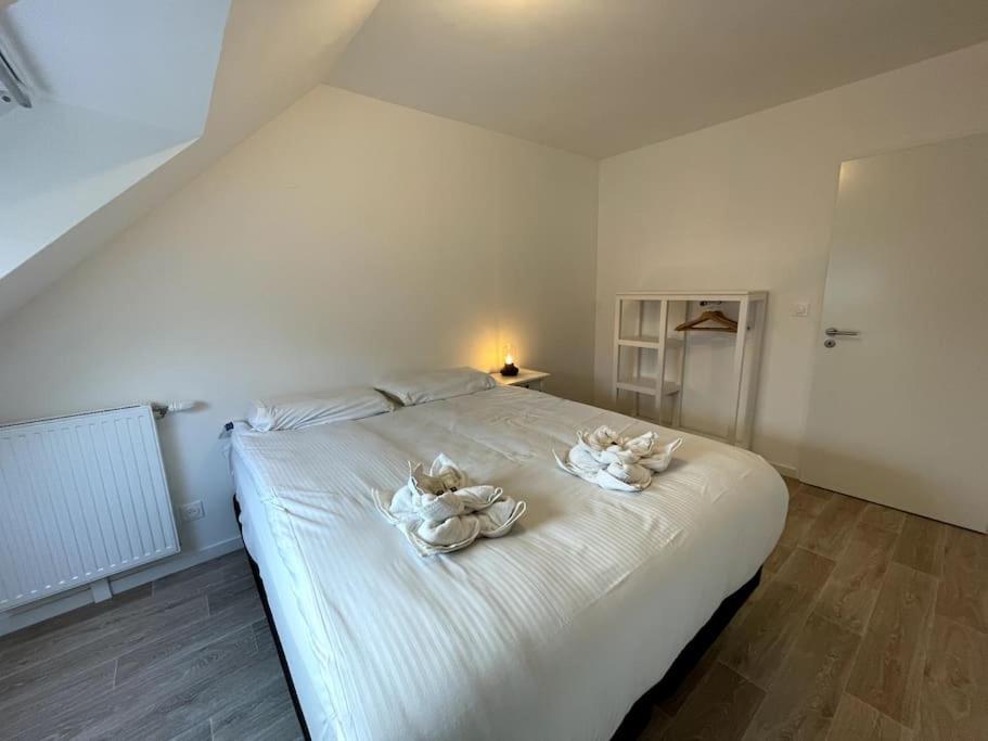 Postel nebo postele na pokoji v ubytování Freesia, Maison neuve avec jardin et garage