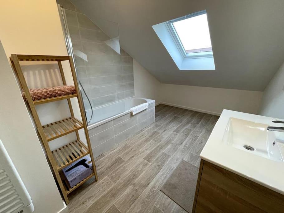 Fotografie z fotogalerie ubytování Freesia, Maison neuve avec jardin et garage v Caen