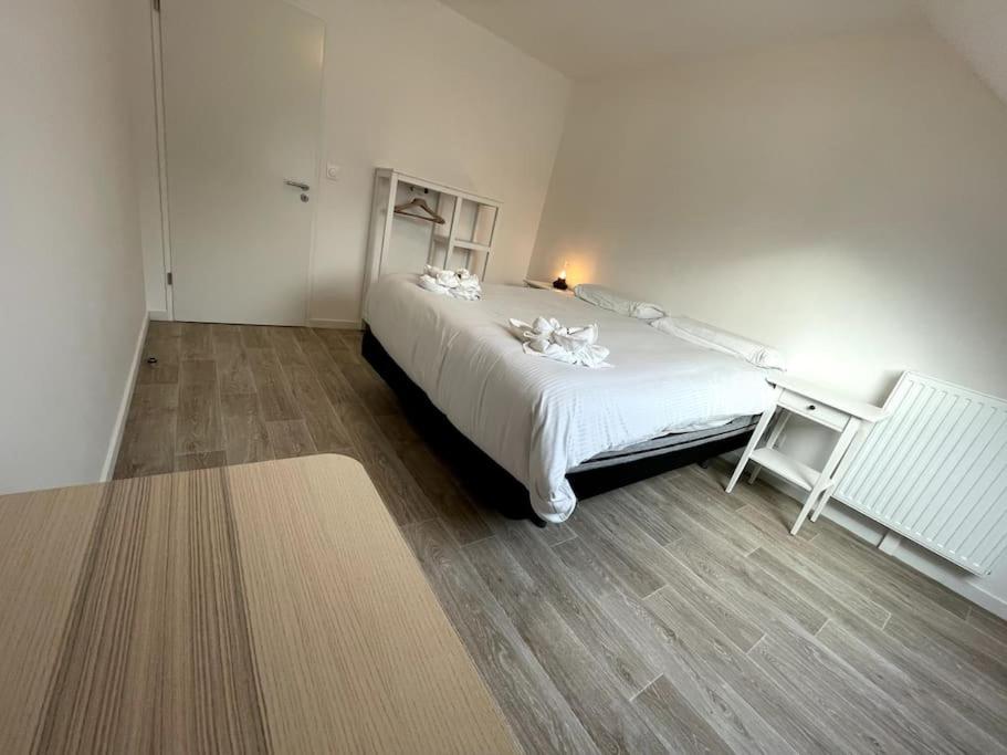 Postel nebo postele na pokoji v ubytování Freesia, Maison neuve avec jardin et garage