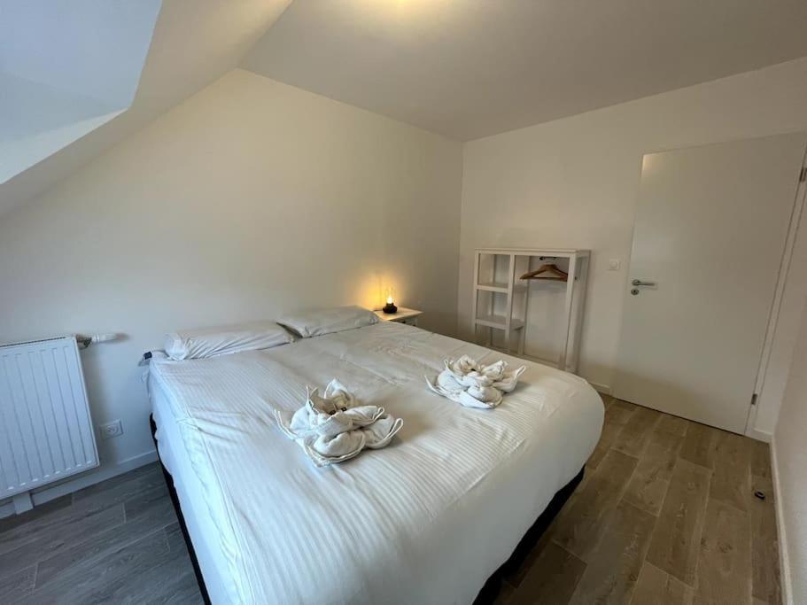 Postel nebo postele na pokoji v ubytování Freesia, Maison neuve avec jardin et garage