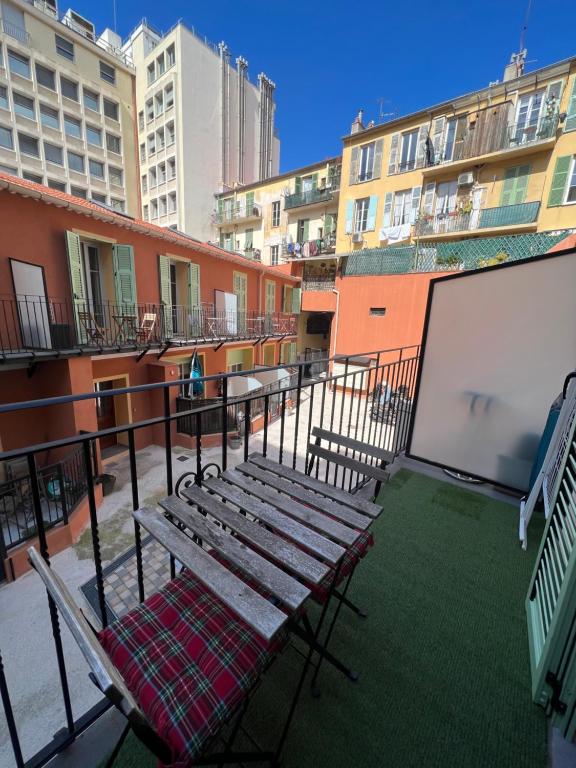 Balkón alebo terasa v ubytovaní La cour du centre Nice Verde