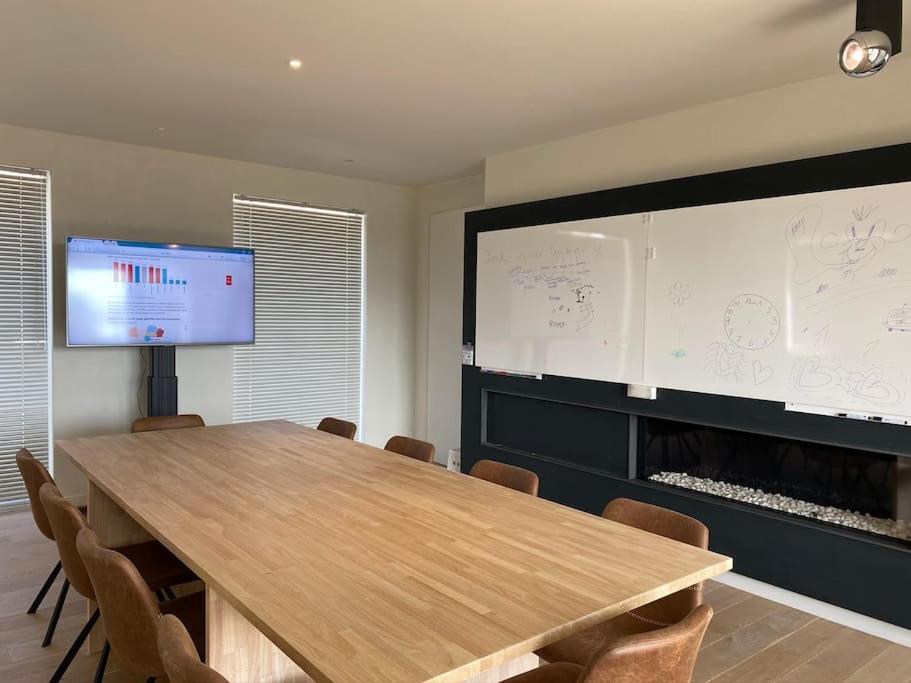 a meeting room with a table and a white board at Familie &amp; Vriendenwoning met fantastisch uitzicht in Ellezelles