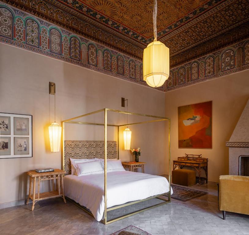 Postel nebo postele na pokoji v ubytování Riad Dar Al Dall - This Time Tomorrow in Marrakech