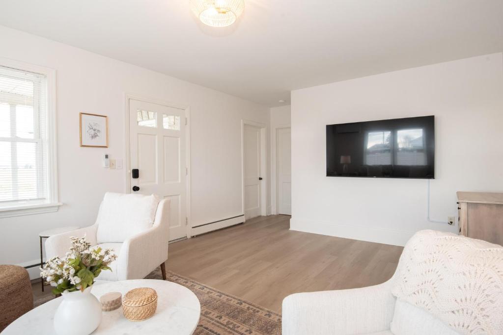 TV a/nebo společenská místnost v ubytování Meadowview Cottage