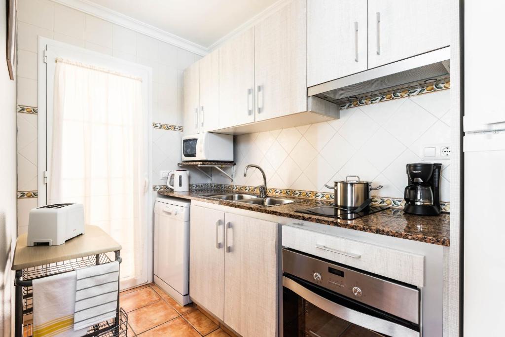 Kuchyň nebo kuchyňský kout v ubytování Villa Sol Menorca