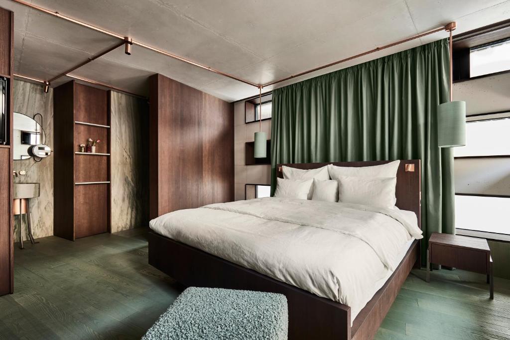 Säng eller sängar i ett rum på Boutique Hotel Badhaus