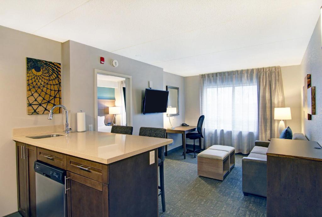 Travel Proud Staybridge Suites Toronto - Vaughan South by IHG - Suite Queen Estudio Con Sofá Cama - Accesible