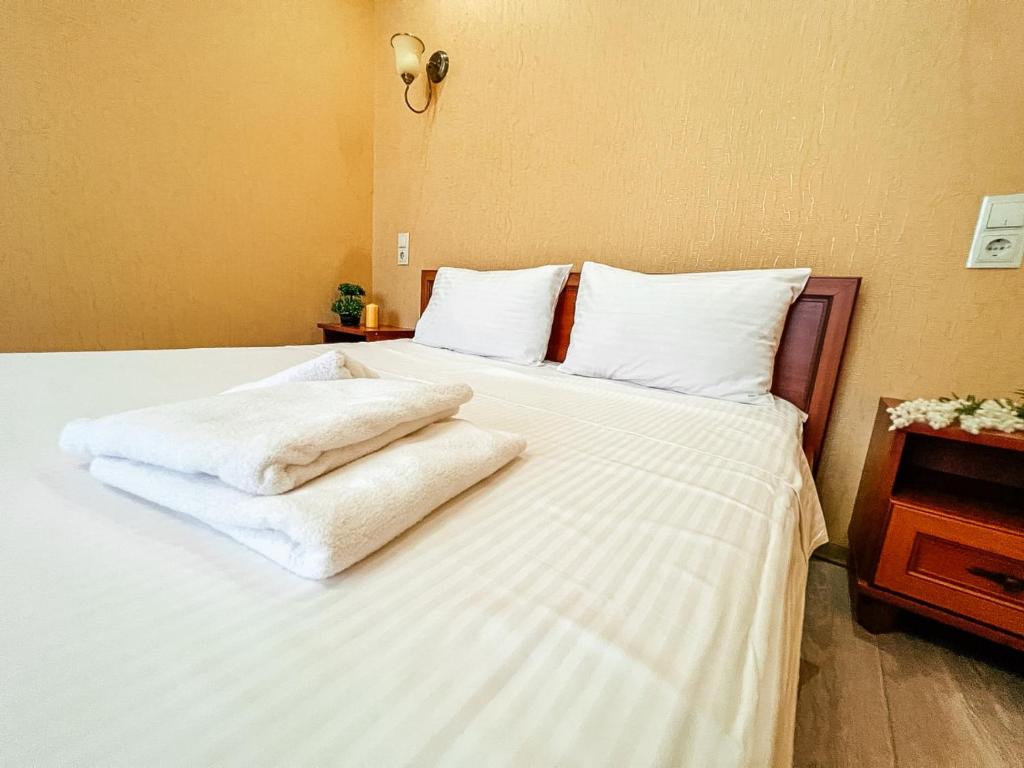 Кровать или кровати в номере Apartments on Pechersk