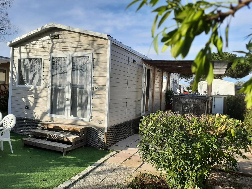 Zahrada ubytování SERENITY 565 au Lac Des Rêves-camping 4 étoiles-mobil home 3ch-6pl-clim-sdb- wc séparé-au calme, belle vue sur le lac, sans vis à vis