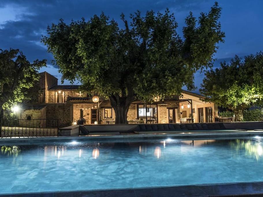 a swimming pool in front of a house at night at LE DOMAINE 5 étoiles Spa Saint Quenin Vaison 30 personnes MONT VENTOUX PROVENCE in Vaison-la-Romaine