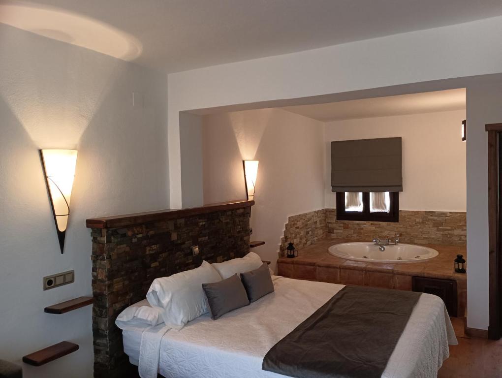 Hotel Rural los Tadeos - Double Room With Spa Bath