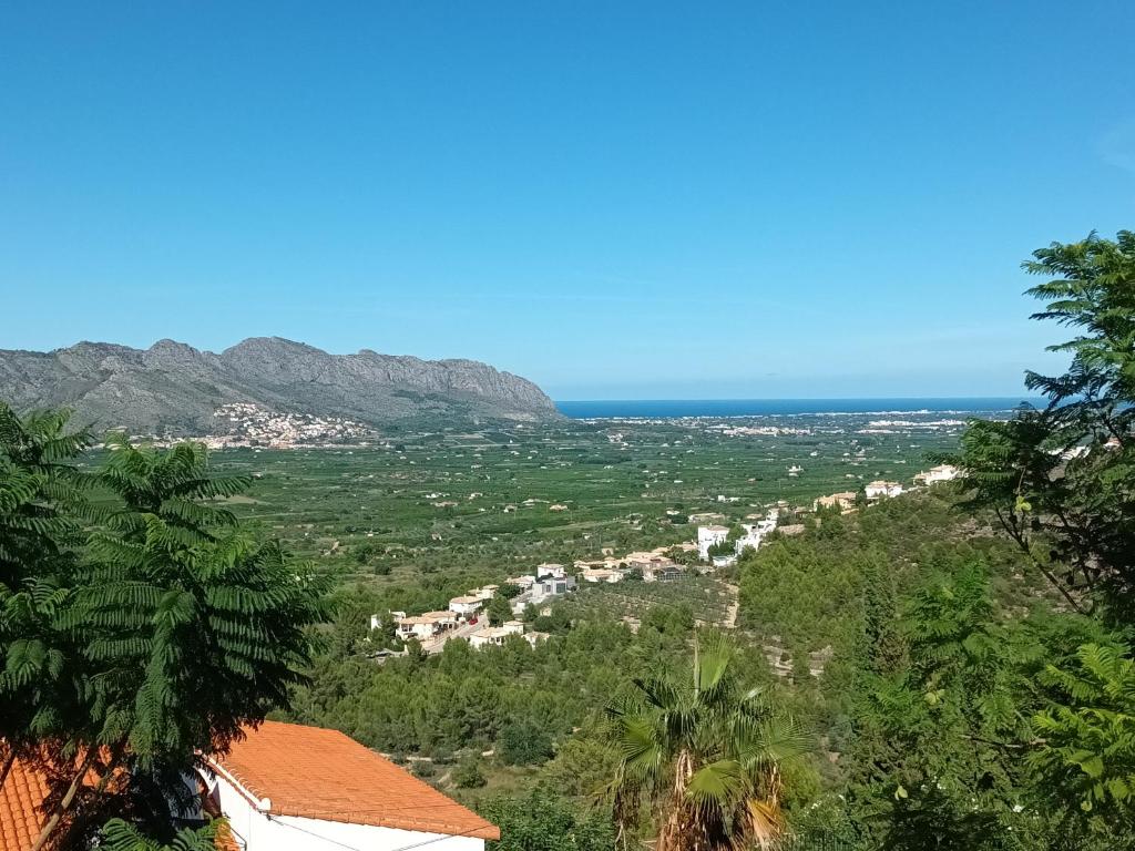 mit Berg- und Meerblick in der Unterkunft Casa Jacaranda in Orba