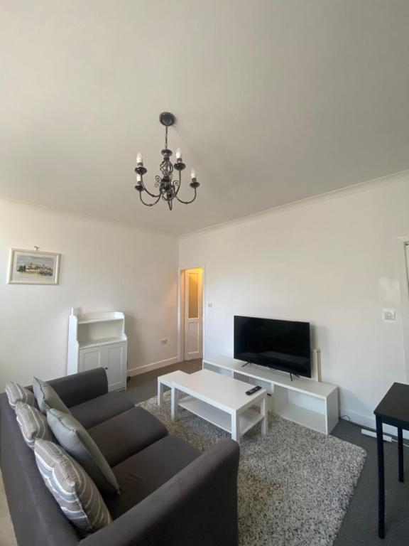 Stylish 2 bedroom home, Cleckheaton (updated prices 2024)