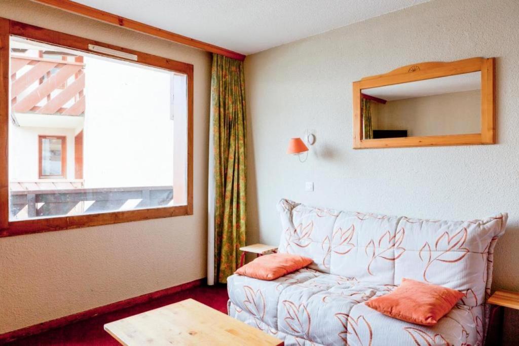 a living room with a couch and a window at Résidence Les Temples du Soleil - maeva Home - Studio 4 Personnes Confort 43 in Val Thorens