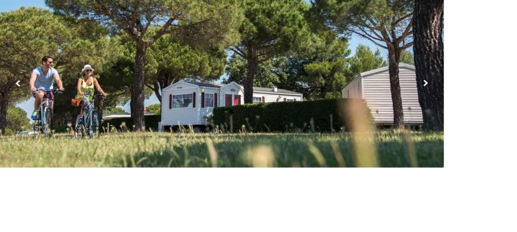 Hosté ubytování SERENITY 565 au Lac Des Rêves-camping 4 étoiles-mobil home 3ch-6pl-clim-sdb- wc séparé-au calme, belle vue sur le lac, sans vis à vis
