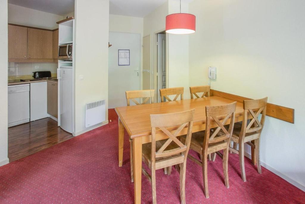 Kuchyňa alebo kuchynka v ubytovaní Résidence Les Rives de L'Aure - maeva Home - 2 Pièces 6 Personnes Sélection MAE-4301