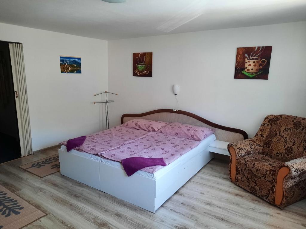Postel nebo postele na pokoji v ubytování Pension Lípa