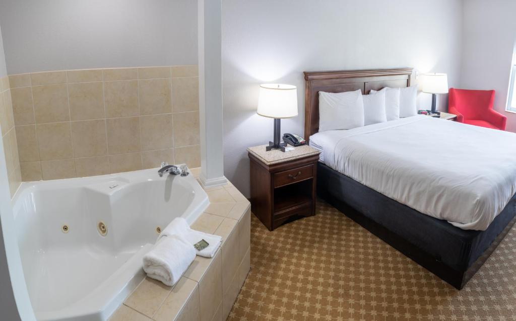 Country Inn & Suites by Radisson, Wilmington, NC - King Suite Avec Whirlpool - Non-fumeur