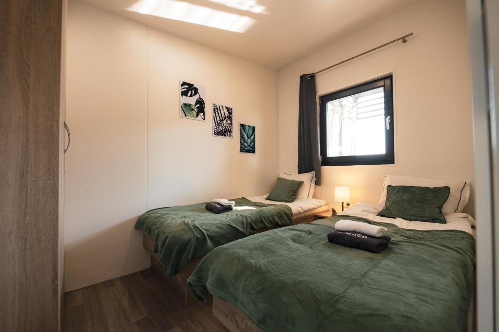 Posteľ alebo postele v izbe v ubytovaní Mobile home Silence