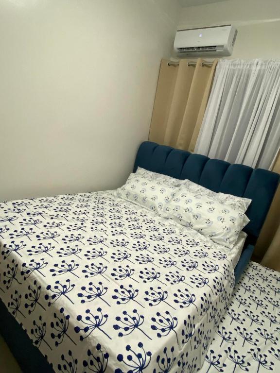 Postel nebo postele na pokoji v ubytování Casa Herminia at Bloom Residences 2Br