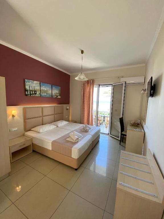 Postel nebo postele na pokoji v ubytování Roula Kotsonis Superior Apartment