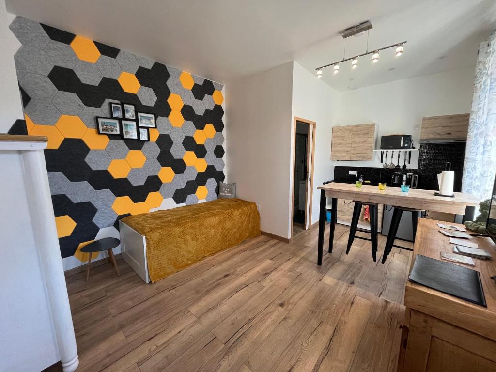 Photo de la galerie de l'établissement Maison de ville 300 m de la mer, à Les Sables-dʼOlonne