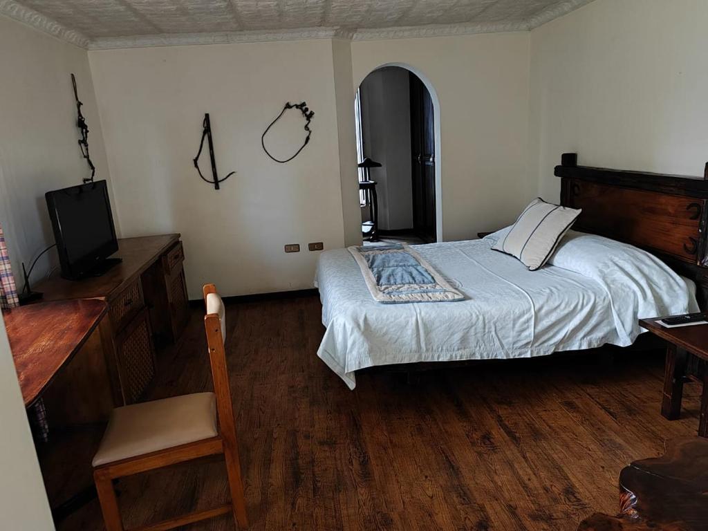 Postel nebo postele na pokoji v ubytování Hosteria Rumipamba De Las Rosas
