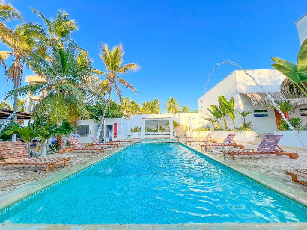Bassein majutusasutuses Hotel Palma Grande by Stanza või selle lähedal