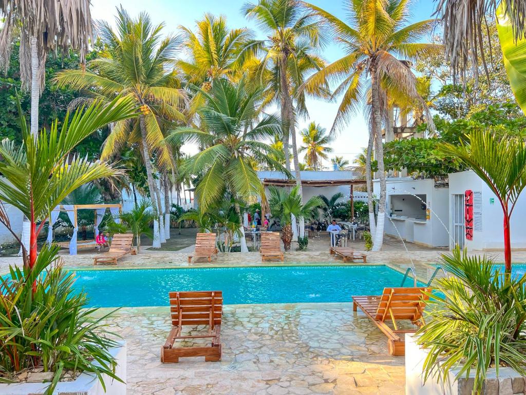 Bassein majutusasutuses Hotel Palma Grande by Stanza või selle lähedal