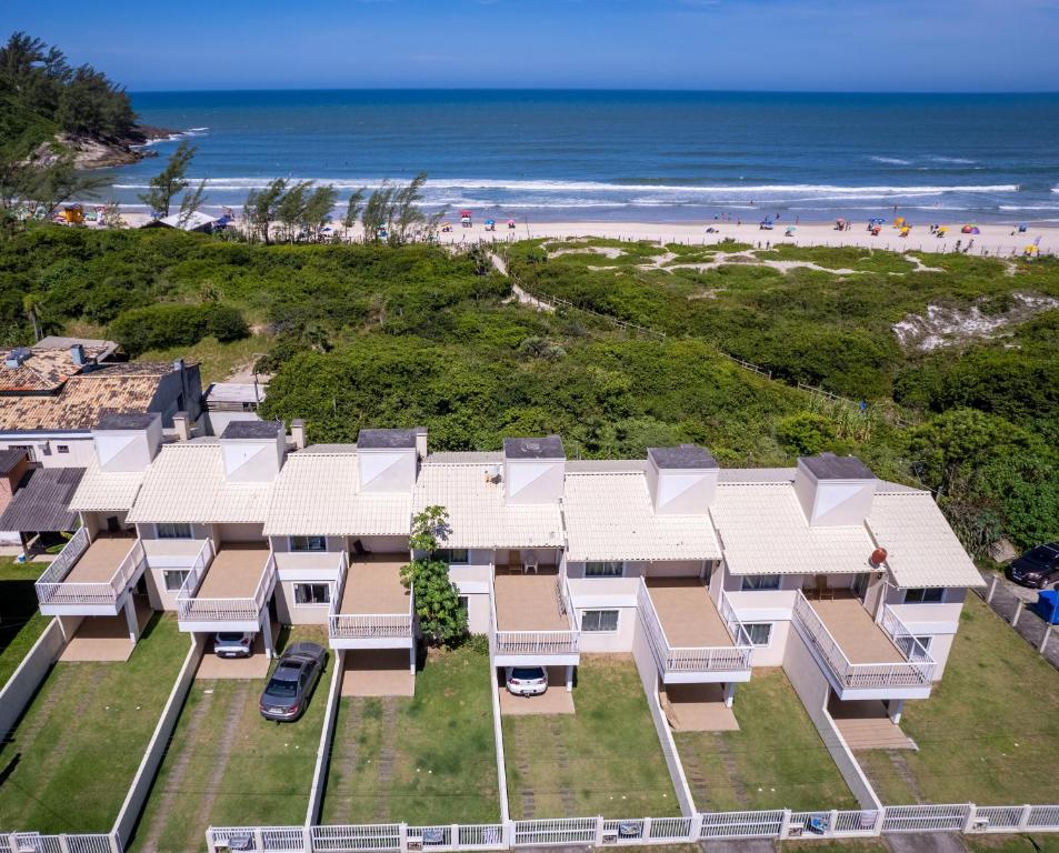 an aerial view of a building at the beach at Residencial Ferrugem Beira Mar in Garopaba