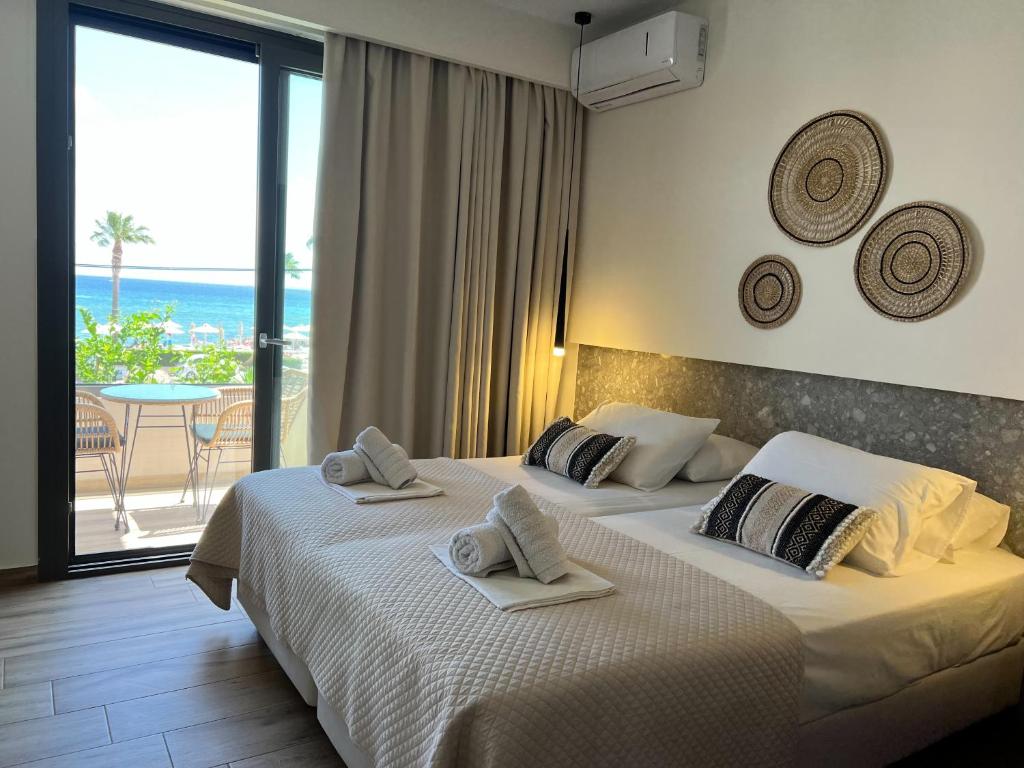 Postel nebo postele na pokoji v ubytování Roula Kotsonis Superior Apartment