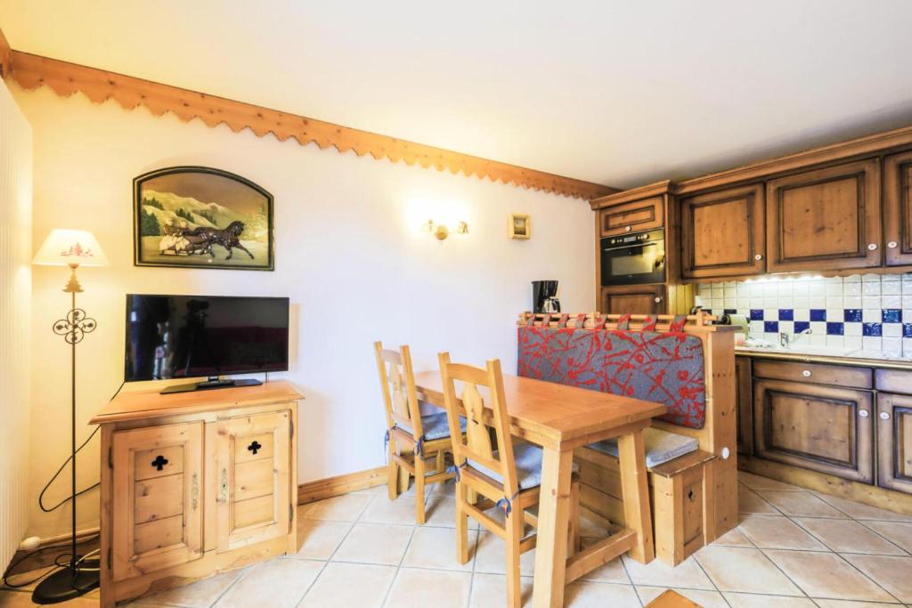Kuchyňa alebo kuchynka v ubytovaní Résidence Le Roselend - maeva Home - Appartement au pied des pistes 3 Pièces 6 Personnes - Sélection MAE-4663