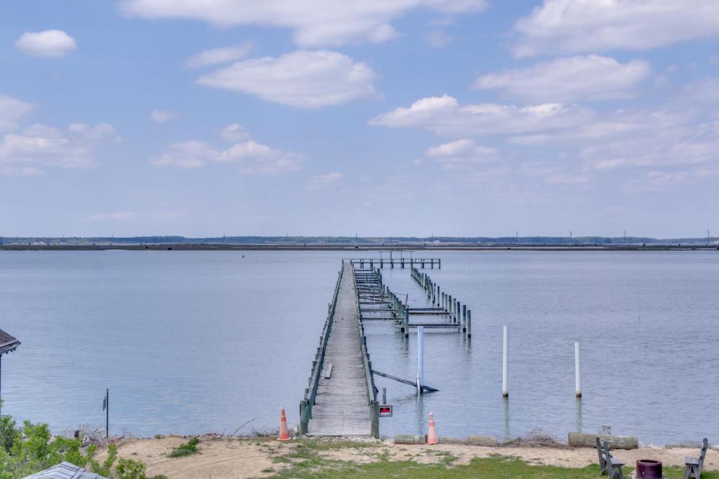 Gambar di galeri bagi Bayfront Chincoteague Getaway with Fire Pit! di Chincoteague