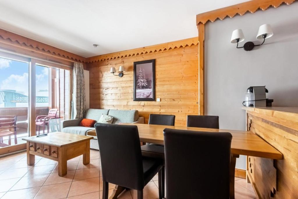 a living room with a table and a couch at Résidence Les Hauts Bois - maeva Home - Appartement 3 Pièces 6 Personnes - 11 in Aime-La Plagne