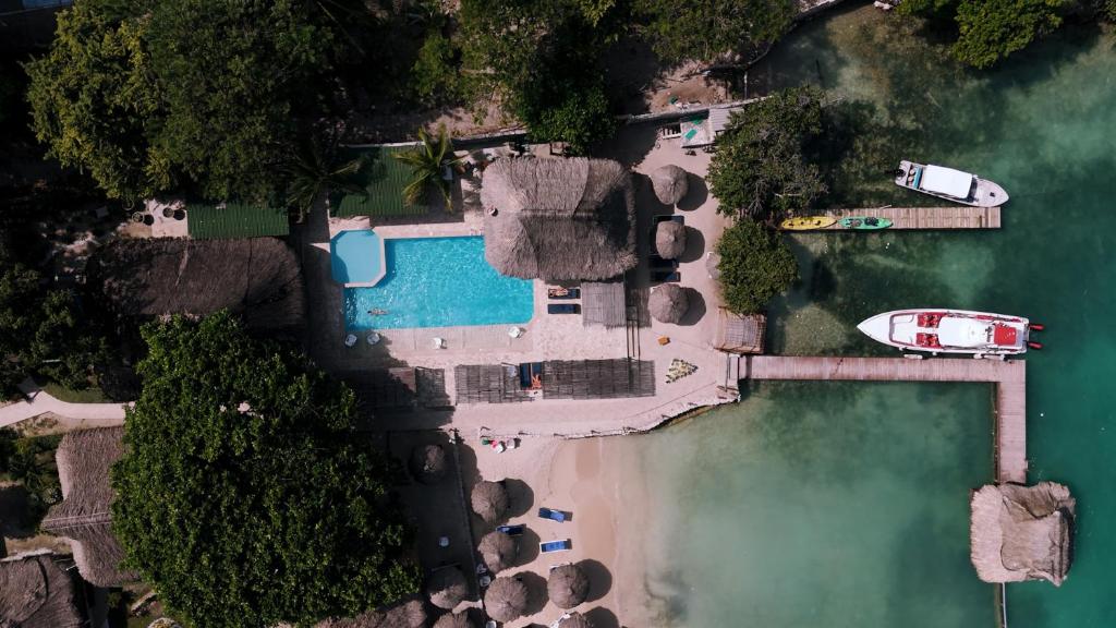 Mejores Hoteles en Isla Grande | Islas del Rosario 542874582