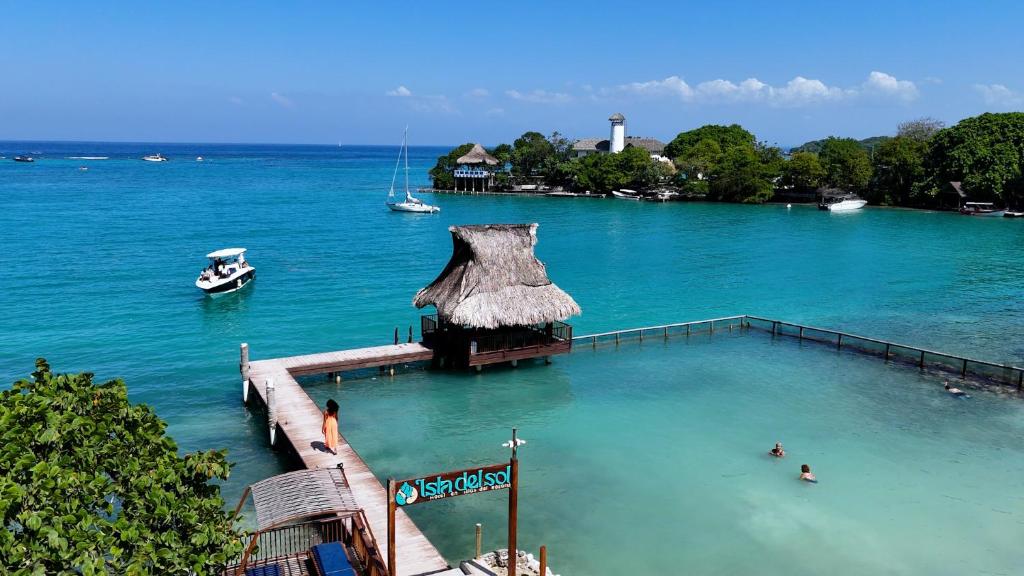 Mejores Hoteles en Isla Grande | Islas del Rosario 542874584