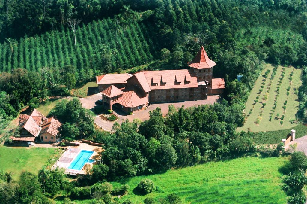 an aerial view of a large house with a swimming pool at Hotel Spazio in Ivoti