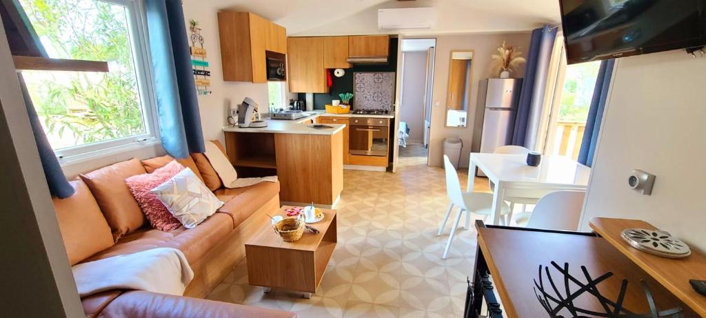 Kuchyň nebo kuchyňský kout v ubytování Mobil-home Le cocon FUN PASS NON INCLUS