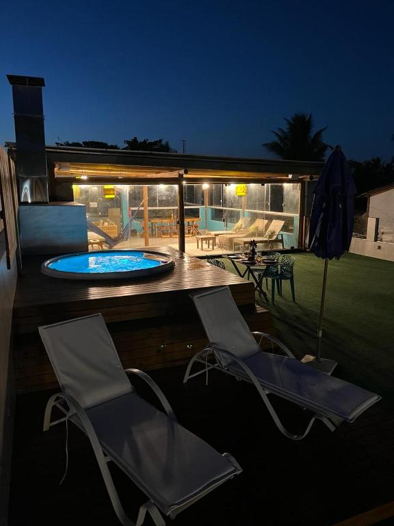Bazén v ubytování Santorini Beach Hotel nebo v jeho okolí
