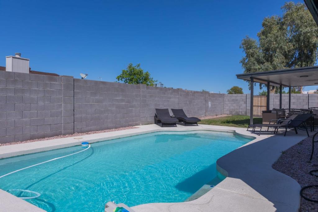 Ferienhaus Updated Stylish House Covered Patio Pool (USA Chandler ...