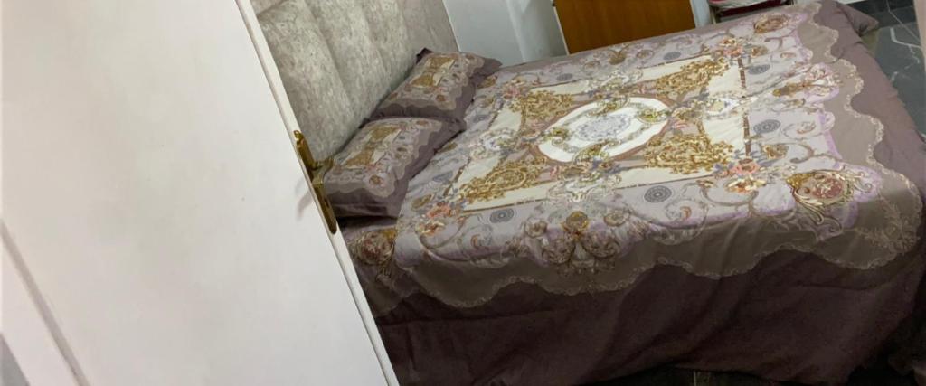 Postel nebo postele na pokoji v ubytování huseein rooms