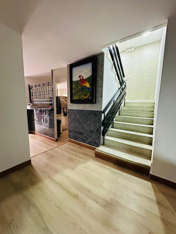 TV a/nebo společenská místnost v ubytování Hotel Lares 70 Laureles