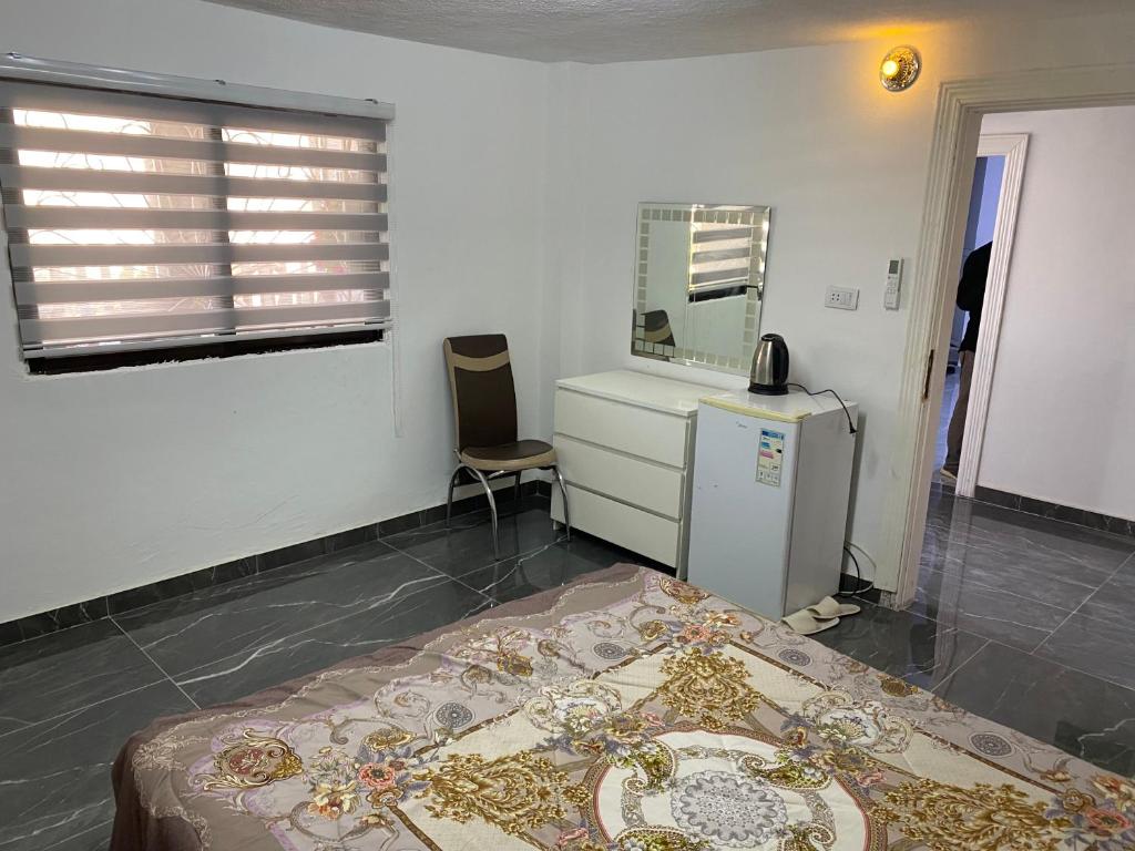 Postel nebo postele na pokoji v ubytování huseein rooms