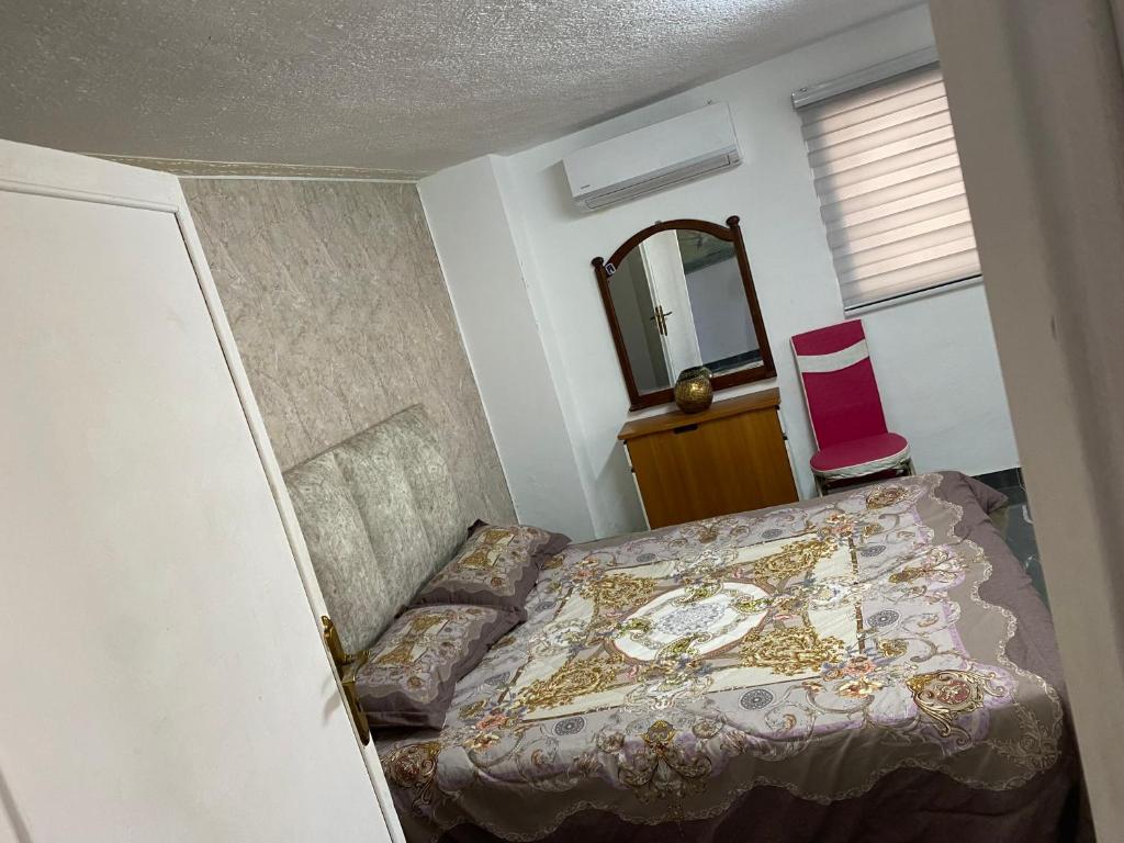 Postel nebo postele na pokoji v ubytování huseein rooms