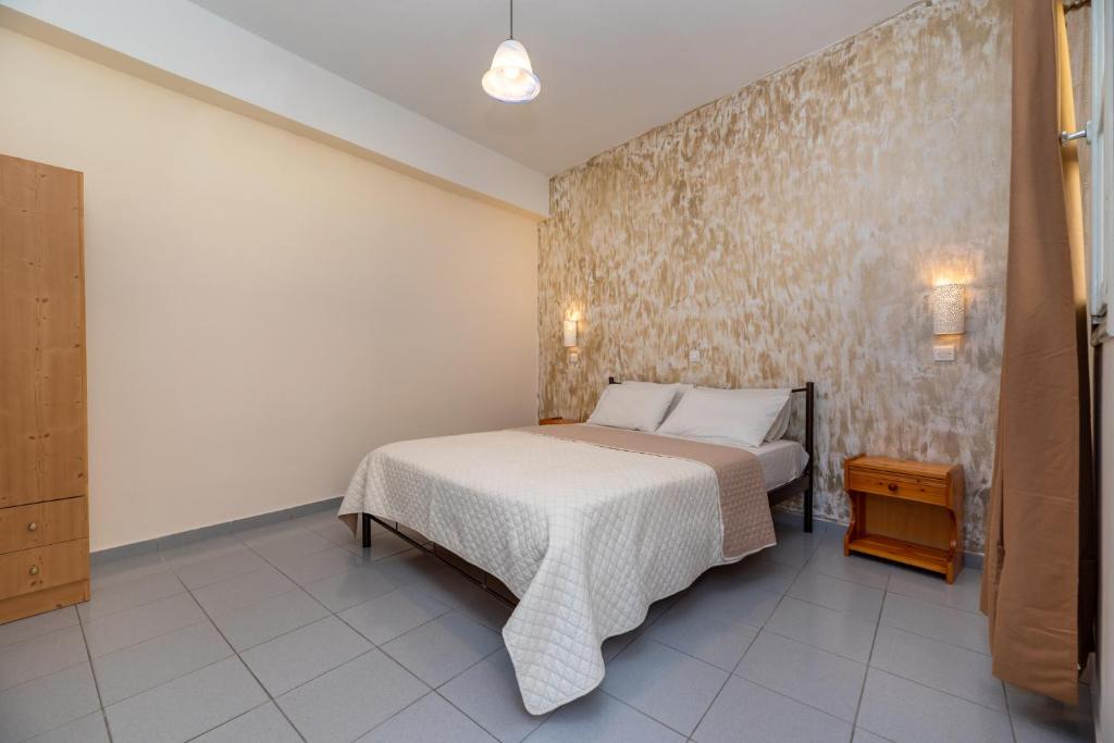 Łóżko lub łóżka w pokoju w obiekcie Onar Rooms & Studios